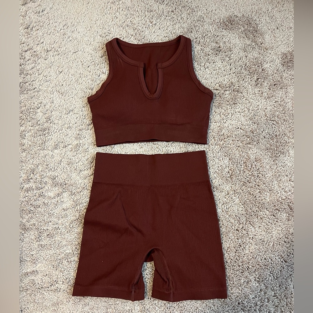Women’s brown workout set. Size large. Spandex.